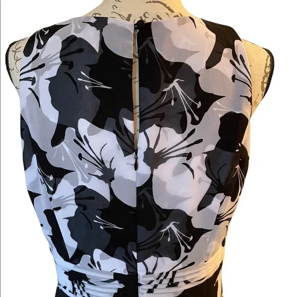 White House Black Market floral print sleeveless dress size 12 - Picture 6 of 6